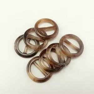 หัวเข็มขัดเรซิ่นพรีเมียม งานแฮนด์เมด เงางาม ดีไซน์ทันสมัย น้ำหนักเบา ทนทาน เป็นมิตรกับสิ่งแวดล้อม เข็มขัดสั่งทำได้ ปรับขนาดได้ พร้อมโลโก้ - Product Image 2