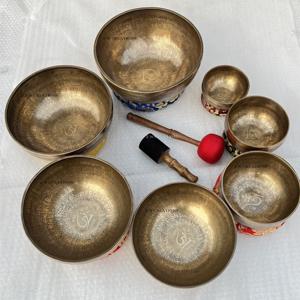 Bol chantant en bronze pleine lune de haute qualité, fait à la main, personnalisé, bol sonore de méditation en métal tibétain martelé à la main, fabricant - Product Image 3