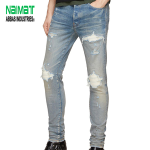 กางเกงยีนส์ขาดทรงสกินนี่สำหรับผู้ชาย สีฟ้าอ่อน กางเกงเดนิมสไตล์ไบค์เกอร์ ทรงเข้ารูป ยืดได้ สวมใส่สบาย สไตล์สตรีทแวร์ - Product Image 1