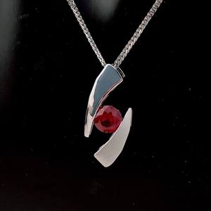Collier Swift Design en argent sterling avec pendentif rubis rouge, pierre de naissance de juillet, cadeau pour femme pour un anniversaire de mariage - Product Image 1