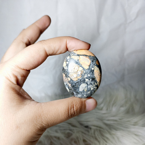 Vente en gros de pierres précieuses de haute qualité naturelles d'Indonésie, jaspe Maligano, pierre de palmier, cristal de guérison artisanal 45x35x15mm 30 pcs/kg - Product Image 6