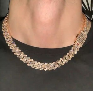 Collier pendentif de luxe en argent 925 plaqué or 10 carats avec diamant Moissanite, très demandé, pour cadeau de Saint-Valentin, prix de gros - Product Image 1