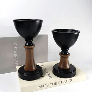 Ensemble brûleur d'encens noir mat et bois avec coupelles profondes, colonnes centrales en bois et bases circulaires robustes pour la décoration - Product Image 1