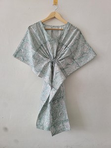 ชุดคลุมกิโมโนผ้าฝ้ายพิมพ์ลายบล็อกสุดหรูสำหรับผู้หญิง คอวี แขนยาว ความยาวปานกลาง ลายดอกไม้ประณีต เหมาะสำหรับใส่ลำลองหรือเป็นชุดนอน - Product Image 2