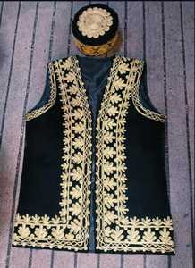 Gilet noir pour homme à col en V, style vintage, broderie ethnique effet miroir - Product Image 4