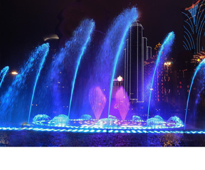 Fontaine musicale extérieure moderne Horticlub avec spectacle de lumière LED, construction en acier inoxydable, grande fontaine multimédia pour jardin - Product Image 1