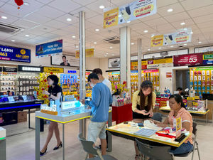 Vitrina de Exhibición de Vidrio Ecológica de Alta Gama Personalizada con Bandeja Extraíble y Luz LED, Modelo ADong A57 para Exhibición en Tiendas, Fábrica en Vietnam - Product Image 5