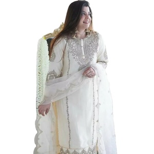 Robe Salwar en soie élégante et personnalisée pour femmes, à manches mi-longues, pour mariage, fête ou occasion spéciale - Product Image 1
