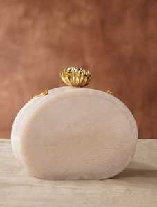 Figurine décorative artisanale en résine époxy avec motif sculpté |   Personnalisable pour les fêtes, les mariages et les cadeaux - Product Image 3