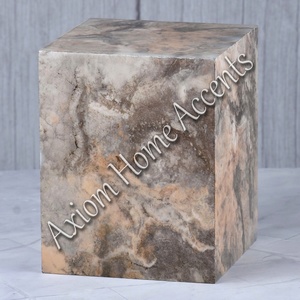 Urne funéraire en bois de style américain rustique, faite à la main, finition naturelle, design traditionnel pour commémoration d'un adulte par Axiom Home Accents - Product Image 1