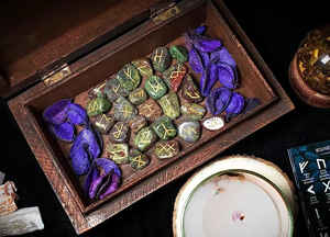 25 pièces sculptées Dragon Blood Onyx Stone Set Tumbled Blood Agate pour la guérison de l'artisanat en pierre semi-précieuse gravée - Product Image 4