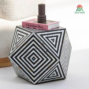 Mesa Auxiliar Hexagonal con Acentos de Mármol y Patrón Geométrico, Muebles Contemporáneos para Interiores - Product Image 1