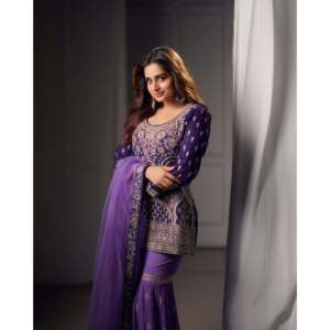 Belle haut-bas et fantaisie Dupatta pour les fêtes Robes de bal élégantes - Product Image 1