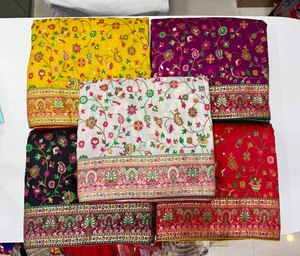 Sari en tissu Chainya teint à la main, pour mariage et fête, avec broderie florale Zari, scintillant, traditionnel et de créateur - Product Image 5