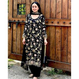 Ensemble haut et bas de soirée de créateur avec dupatta, taille naturelle - Product Image 4