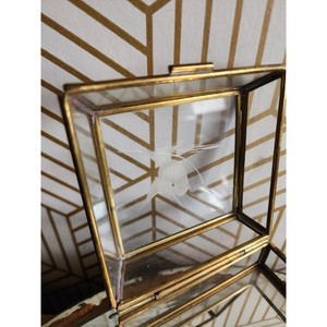 Organisateur de bijoux tendance et moderne, alliant luxe et accessibilité. - Product Image 2