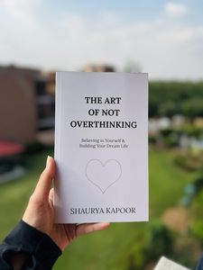 El arte de no sobrecomplicar las cosas, de Shaurya Kapoor, libro en inglés de bolsillo, libro sobre claridad mental y pensamiento positivo - Product Image 2