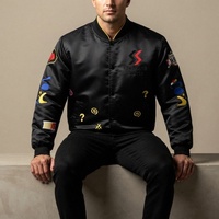 Blouson bomber noir brodé pour homme avec design patchwork, style streetwear, vêtements d'automne