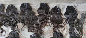 Paquets de cheveux humains bouclés naturels de temples indiens avec texture bouclée Extensions de cheveux vierges non transformées à double tirage en gros - Product Image 5