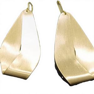 Vente en gros de boucles d'oreilles créoles en laiton martelé Boucles d'oreilles Boho faites à la main Boucles d'oreilles Boho faites à la main Bijoux en métal martelé - Product Image 1