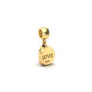 Collection de pendentifs et breloques de joaillerie fine avec pierres précieuses en or et diamants pour cadeaux de cérémonie nuptiale, mode et célébrations - Product Image 2