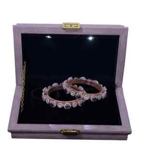 Elegante Brazalete Pacheli de Oro Rosa de 9K con Diamante Cultivado en Laboratorio de 10.74 CT, Corte Ovalado, Color FG, Claridad VS, Chapado en Rodio, Certificado IGI, Moderno - Product Image 2