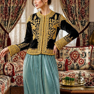 Karakou algérien, veste en velours traditionnelle avec broderie géométrique, vêtements pour femmes, Karakou algérien orné de motifs en fil d'or - Product Image 4