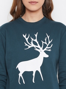 Sudadera de cuello redondo para mujer con estampado de ciervo blanco, top informal de invierno de algodón azul oscuro - Product Image 5