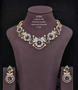 Parure de bijoux de mariée 12608 : Collier et boucles d'oreilles en laiton plaqué imitation saphir avec zircone cubique florale pour mariage et fête - Product Image 5