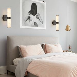 Eleganti Lampade da Parete con Telaio in Ferro Nero, Texture in Resina Effetto Marmo, Set di 2 Apparecchi di Illuminazione per Corridoi e Bagni - Product Image 3