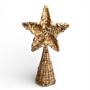 Décoration d'arbre de Noël en forme d'ange, fabriquée à partir de jacinthe d'eau tressée pour décorer les arbres de Noël. - Product Image 4