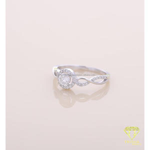 Anillo de compromiso con halo de diamantes cultivados en laboratorio de corte redondo en oro blanco con banda pavé de nudo infinito, anillo de boda solitario para novia - Product Image 3
