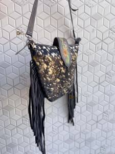 Bolso de Mano de Piel con Detalles Metálicos, Colección Elegante, Diseño Artesanal con Flecos de Cuero, Bolso de Mujer - Product Image 2
