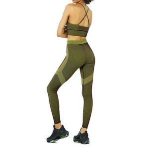 Ensemble de yoga pour femmes, style nouveau, séchage rapide, respirant, motif à carreaux, fermeture élastique à la taille, fabriqué au Pakistan. - Product Image 3