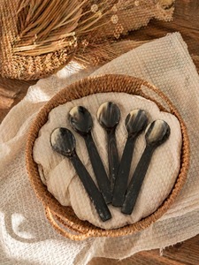 Cuchara de Cuerno de Búfalo Natural Hecha a Mano y Pulida, Perfecta para Servir Especias, Condimentos o para Uso Decorativo en la Mesa, Alta Calidad - Product Image 5