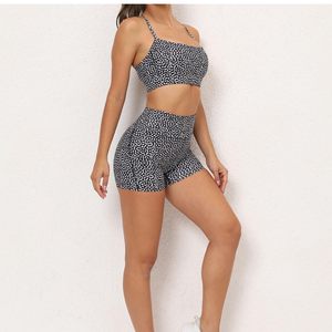 Ensemble de yoga pour femmes le plus vendu, ensemble de yoga pour femmes de qualité supérieure, ensemble de yoga pour femmes en gros pour adultes avec services OEM de qualité supérieure - Product Image 3