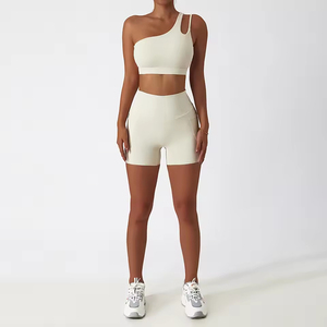 Ensemble de vêtements de sport pour femmes sur mesure en 2 pièces avec veste courte ajustée et short de compression en spandex/polyester, fournisseur - Product Image 2