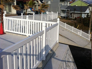 Clôture en vinyle à piquets fermés de 4' de haut avec espace libre de 3 pouces, traitée thermiquement, modélisation 3D, résistante aux UV, écologique - Product Image 4