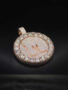 Colgante Giratorio Personalizado con Inicial de 2 Pulgadas, Letra Giratoria con Incrustaciones de Moissanita VVS1, Oro Rosa y Plata, Estilo Hip Hop, Proveedor Mayorista - Product Image 2