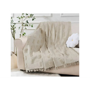 Manta Decorativa para Sofá, Tejida con Borlas, Ecológica, Reciclada, Jacquard, 55x75 Pulgadas, Certificada por GOTS India, para Compradores que Buscan un Producto Sostenible de Primera Calidad - Product Image 1