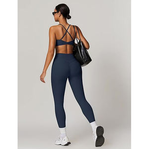 Conjunto de Yoga de Alta Sujeción para Mujer: Sujetador Deportivo Acolchado Sin Costuras y Leggings de Cintura Alta con Efecto Scrunch y Control de Abdomen, de Nylon y Spandex - Product Image 4