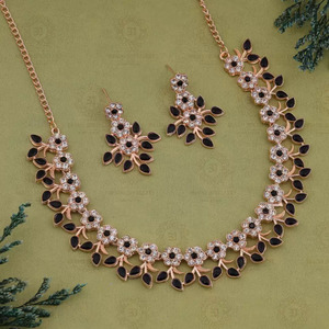 Parure de bijoux de luxe tendance avec collier ras-du-cou en zircon noir motif fleur et feuille ethnique, idéale pour mariage, fiançailles et soirées - Product Image 6