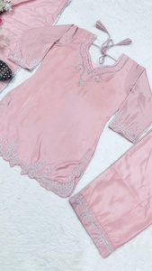 Costume Salwar traditionnel exclusif pour femmes, de style indien et pakistanais, disponible au prix de gros auprès d'un exportateur indien - Product Image 5