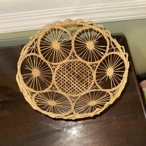 Plateau de service en rotin avec poignées, rond et rustique, pour le rangement des fruits, idéal pour nos pique-niques, disponible au meilleur prix - Product Image 3