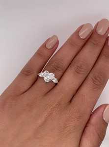 Anillo de Compromiso Romántico con Moissanita de 2.00CT, Corte Corazón y Pera, Plata 925 Original, con Regalo para Fiesta, Estilo Único y Romántico - Product Image 2