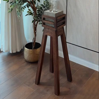 Brûleur à Bakhoor moderne en bois sur pied avec accent en cuir. Encensoir de luxe pour la maison, objet décoratif pour l'encens