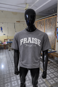 Camiseta 'Praise Through All' de Alta Calidad con Lavado Vintage - Gris Desgastado, 100% Algodón, Estilo Hip Hop Oversize para Hombre - Product Image 5