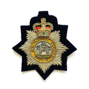 Insignias Tácticas Personalizadas de Alta Calidad, Bordadas a Mano en Tela de Lona, Colores y Logotipos Personalizados OEM/ODM, Cómodas para Ceremonias - Product Image 2