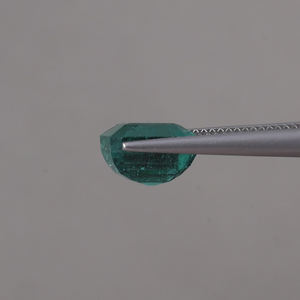 Esmeralda Verde Natural Certificada por IGI, Corte Octogonal de 3.79 Quilates, 9x8mm, Tallada a Mano, Pulida, Encerada/Aceitada, Excelente para - Product Image 2