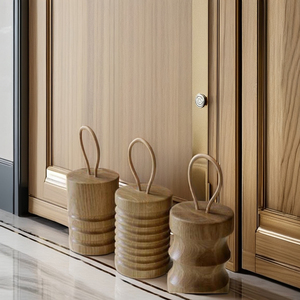 Butée de porte en bois de manguier de qualité supérieure Butée de porte en bois Butoirs de porte en bois décoratifs pour la décoration intérieure par God Grace Overseas - Product Image 2
